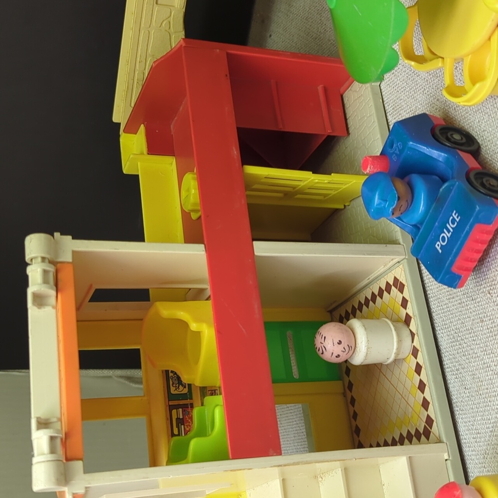 Vintage Fisher Price Play Family Village, Main Street - 1973, #997 - Picture 5 of 16